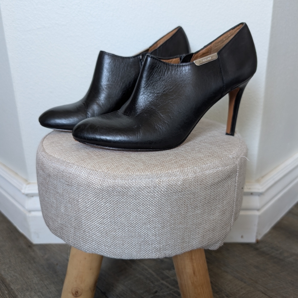 Coach - Elegant Black Leather Heels